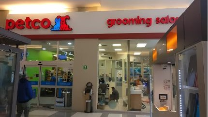 Interior con productos de Petco Patio Santa Fe en Álvaro Obregón, CDMX