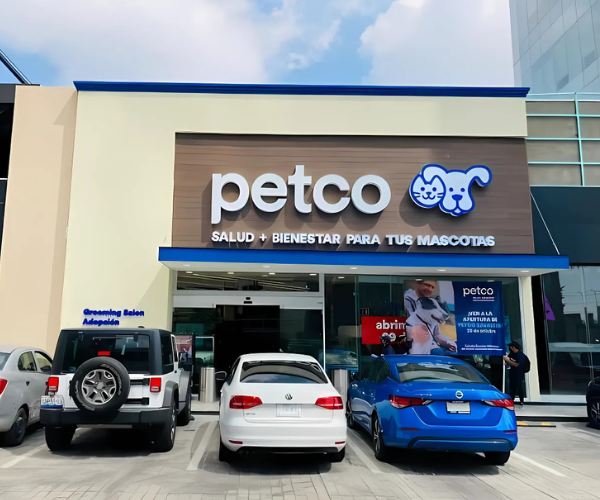 Exterior de Petco Zavaleta